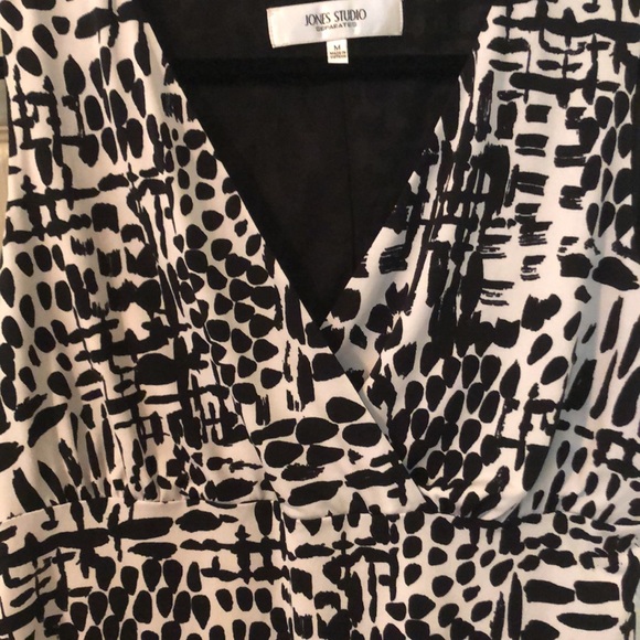 Patterned V-Neck Bouse - Picture 3 of 3